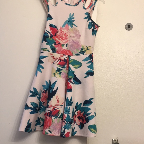 Good condition and very good for events 10/12 - Picture 2 of 4